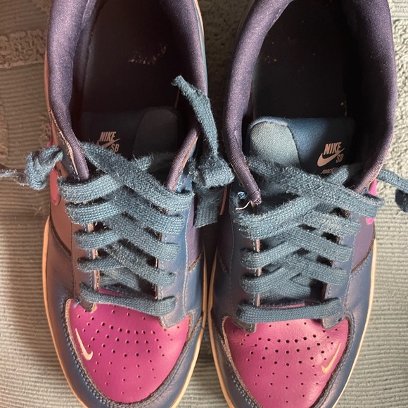 Nike shoes - Picture 5 of 5